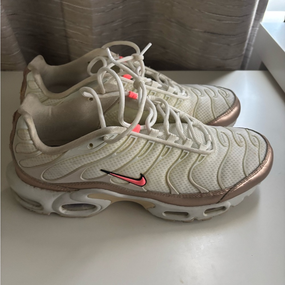 Women’s Air Nike Max Plus/Light Brown